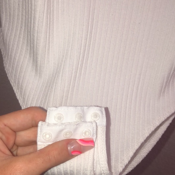 A cute one piece with spaghetti straps - Picture 2 of 4